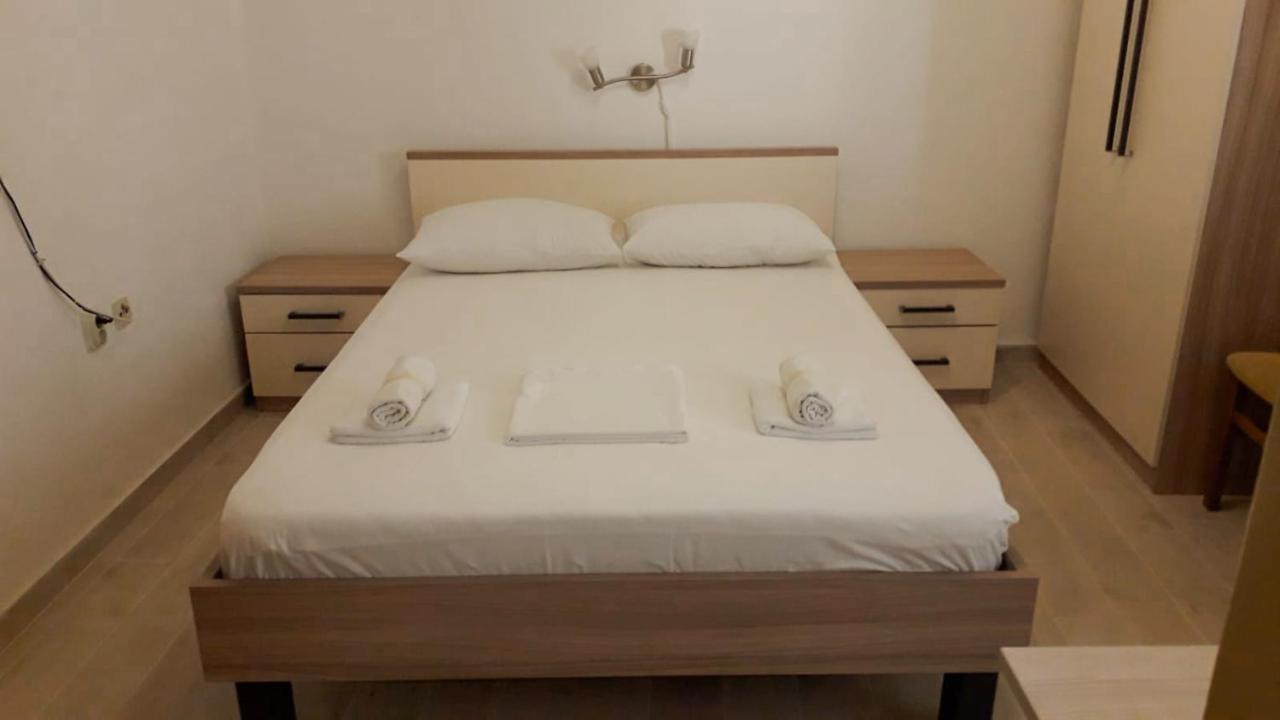 Apartments Dragica Milna  Ngoại thất bức ảnh