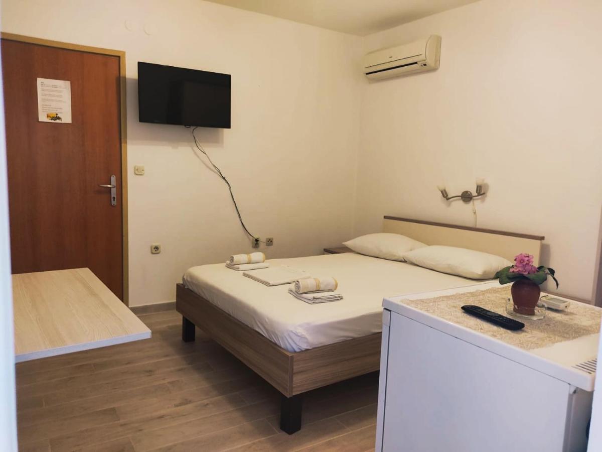 Apartments Dragica Milna  Ngoại thất bức ảnh
