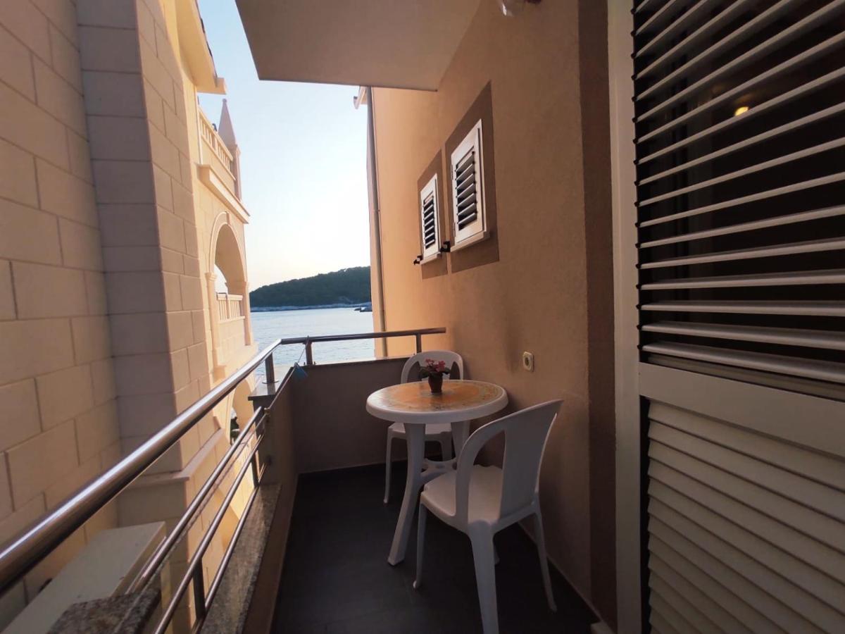 Apartments Dragica Milna  Ngoại thất bức ảnh