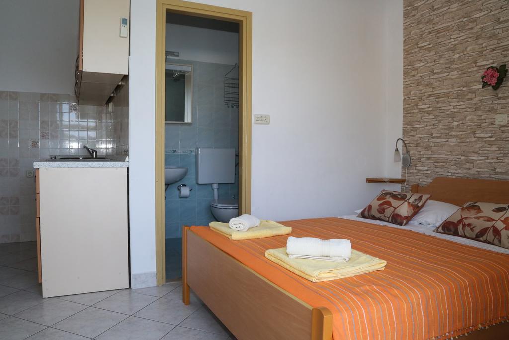 Apartments Dragica Milna  Ngoại thất bức ảnh