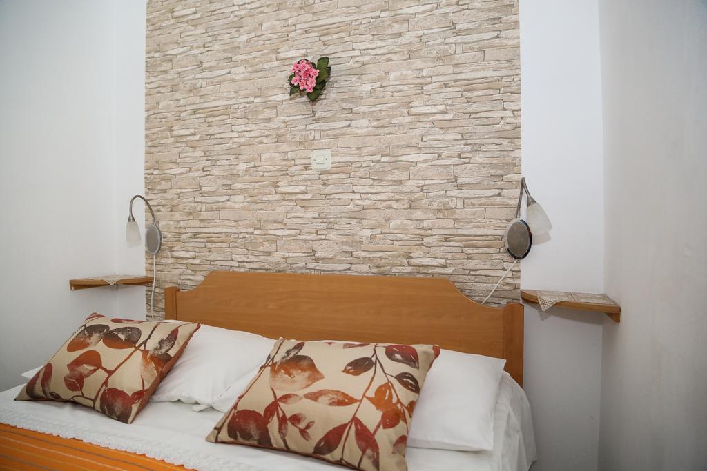 Apartments Dragica Milna  Ngoại thất bức ảnh