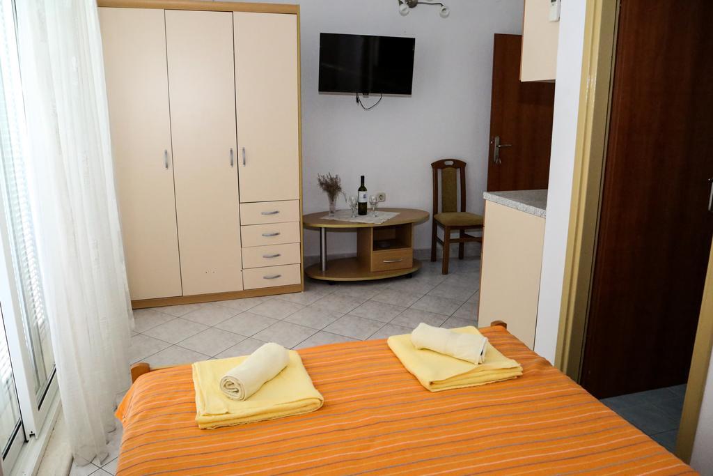 Apartments Dragica Milna  Ngoại thất bức ảnh