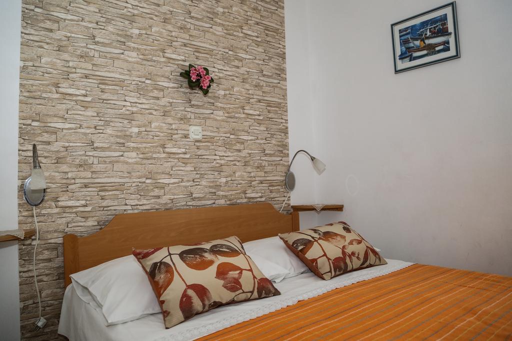Apartments Dragica Milna  Ngoại thất bức ảnh
