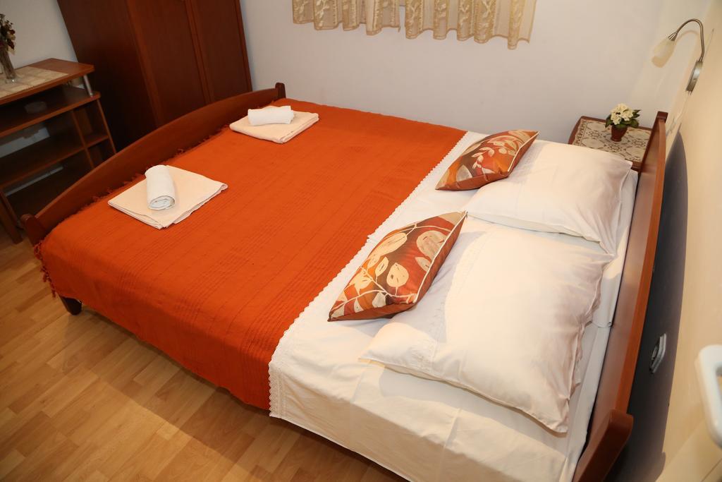 Apartments Dragica Milna  Ngoại thất bức ảnh