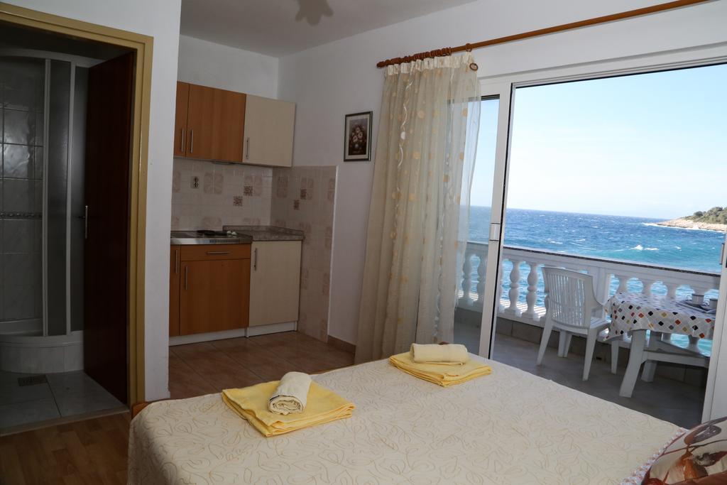 Apartments Dragica Milna  Ngoại thất bức ảnh