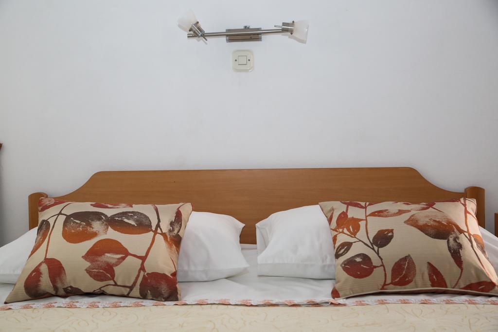 Apartments Dragica Milna  Ngoại thất bức ảnh