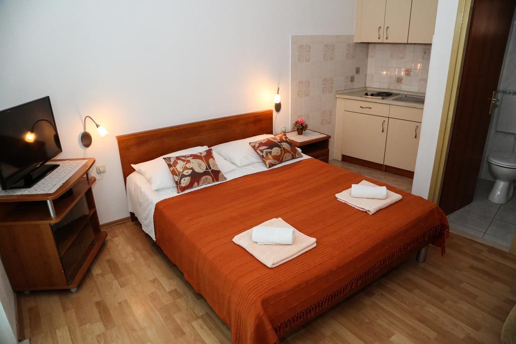 Apartments Dragica Milna  Ngoại thất bức ảnh