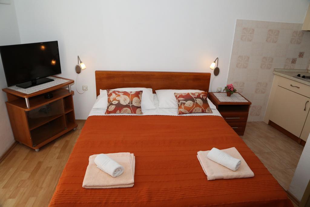 Apartments Dragica Milna  Ngoại thất bức ảnh